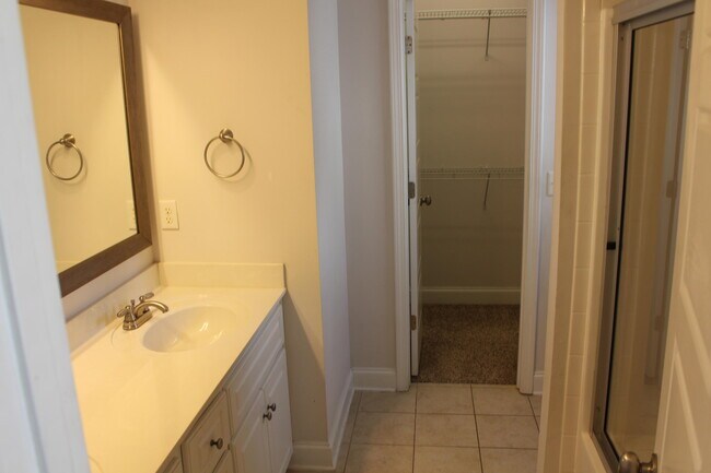 Building Photo - 3047 Greymoor Cir