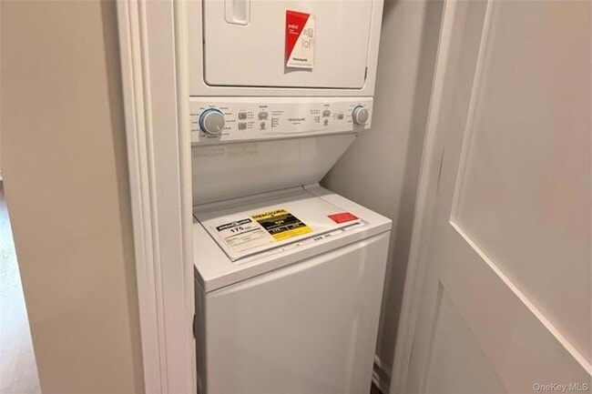 Building Photo - 122 Greenwich Ave