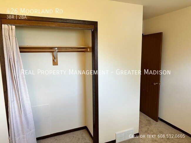 Building Photo - 3 bedroom duplex on Madison's south side w...
