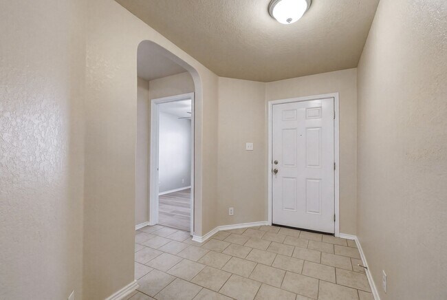 Building Photo - 8810 Double Oak