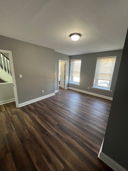 Building Photo - 547 High St