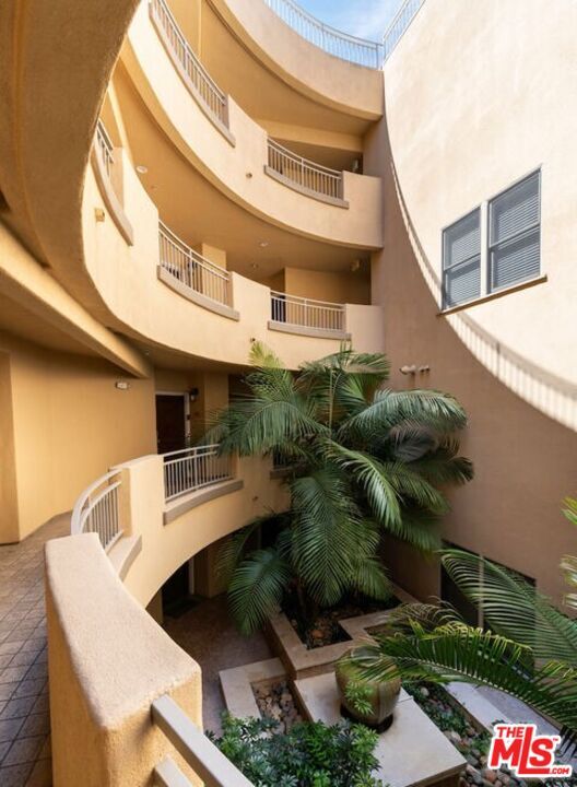 Building Photo - 1000 Granville Ave