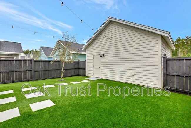 Building Photo - 3 Clearblue Lp