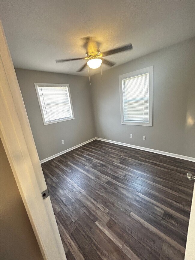 Building Photo - Newly Remodeled 3 Bedroom 1 Bathroom with ...