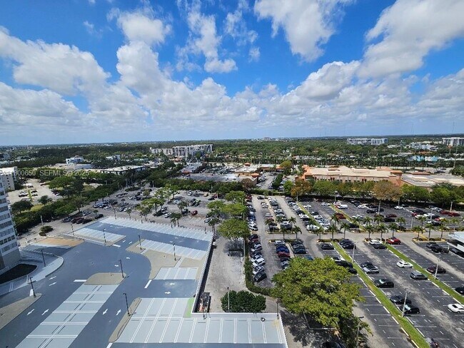 Building Photo - 18051 Biscayne Blvd
