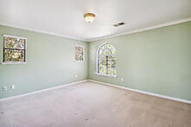 Building Photo - Beautiful 3 Bedroom Home-$750.00 Off 1st M...