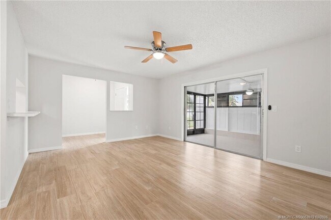 Building Photo - 4047 NW Cinnamon Tree Cir