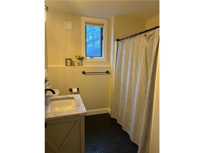 Building Photo - Remodeled 4 bedroom 2 bath 2 car Baxter Home