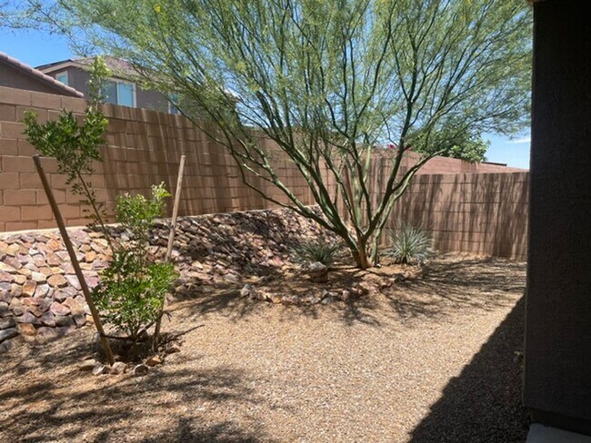 Building Photo - 7750 S Crested Spring Dr