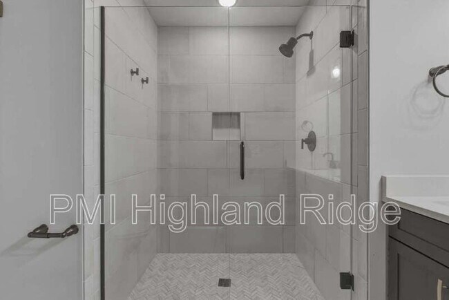 Building Photo - 6084 Ivory Ln