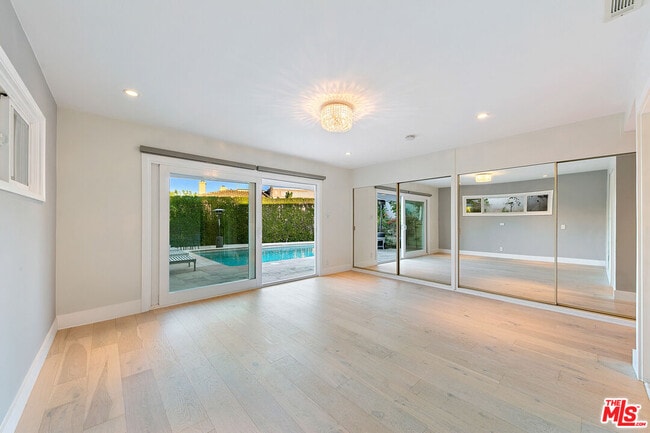 Building Photo - 826 N Tigertail Rd