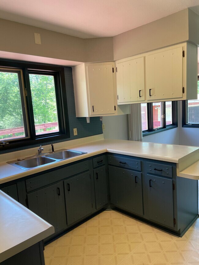 Building Photo - 22 Torma Rd