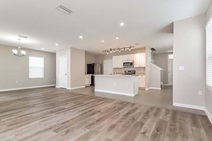 Building Photo - 10508 Whispering Hammock Dr