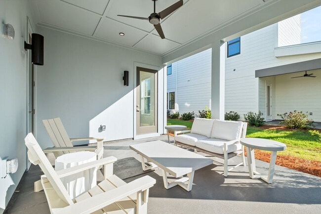 Building Photo - 31 Sarah St