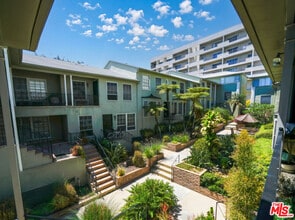 Building Photo - 8551 Holloway Dr