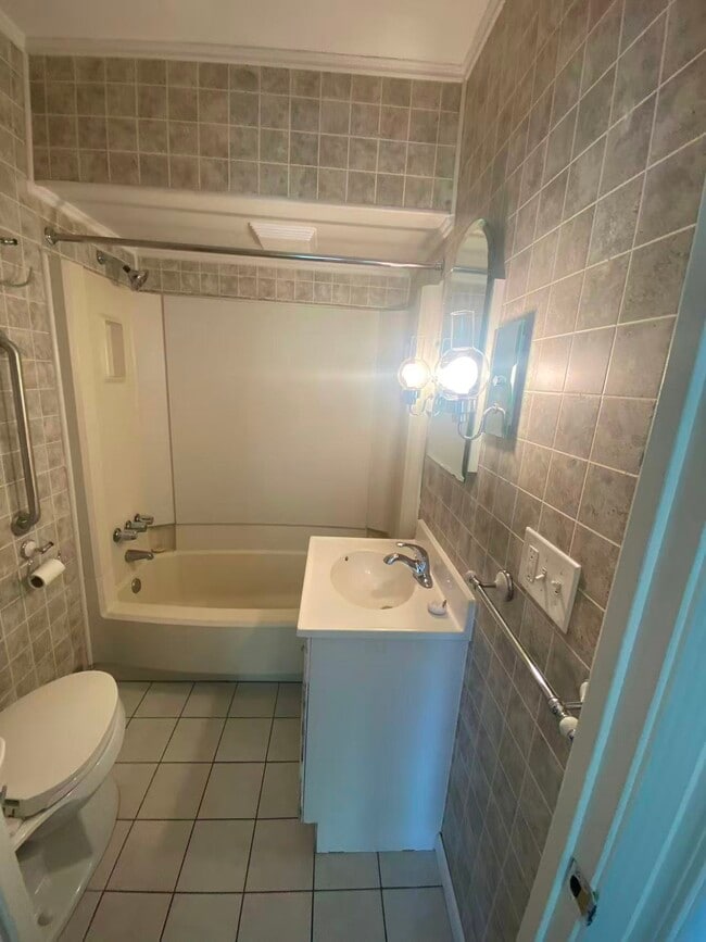 Building Photo - 3928 Crary Dr
