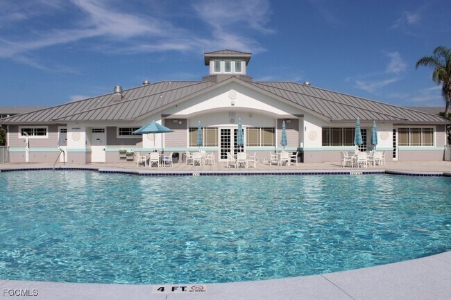 Building Photo - 16685 Lake Cir Dr