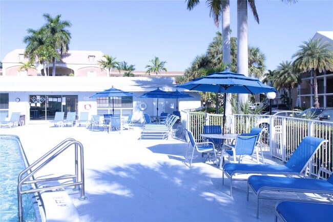 Building Photo - 470 Paradise Isle Blvd