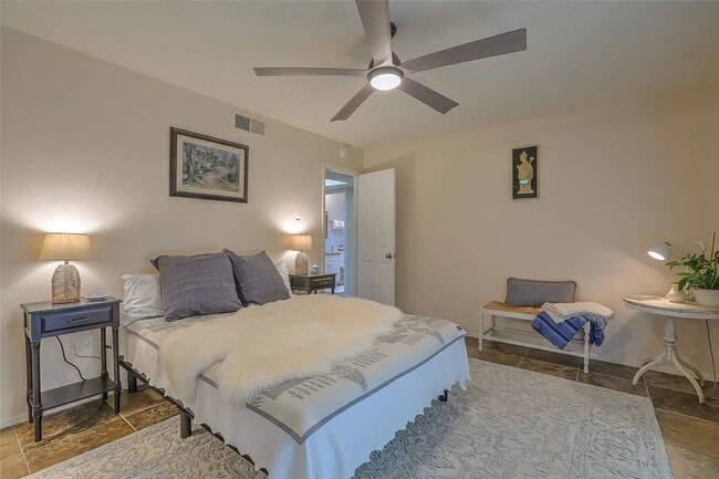Building Photo - Midtown Santa Fe 3 Bed, 2 Bath, 2 Car Garage and EV Charger