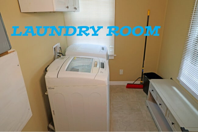 Building Photo - 1045 Ontario St