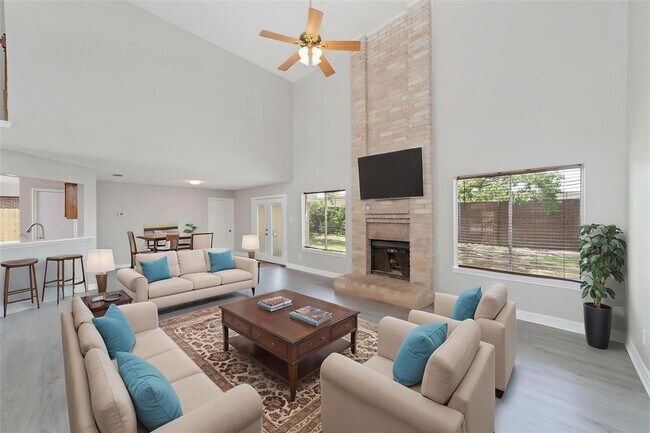Building Photo - 14651 Via Del Norte Dr