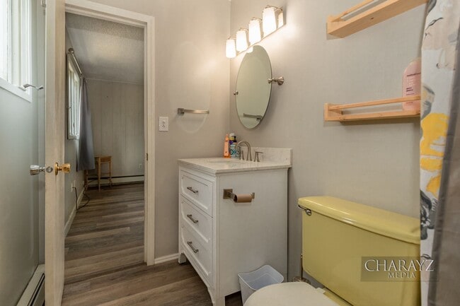 Building Photo - Duplex-Upper Unit in Aurora Subdivision