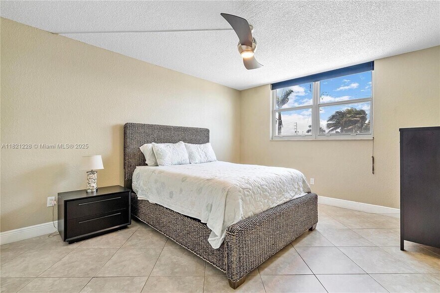 Building Photo - 1401 S Ocean Dr