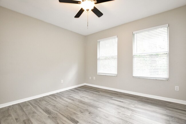 Building Photo - 610 SW 11th Ln
