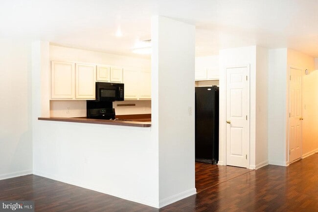 Building Photo - 112 Hawk Ct