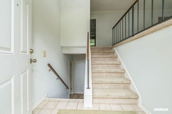 Building Photo - Spacious 4BR House in Weaverville Area, 10...