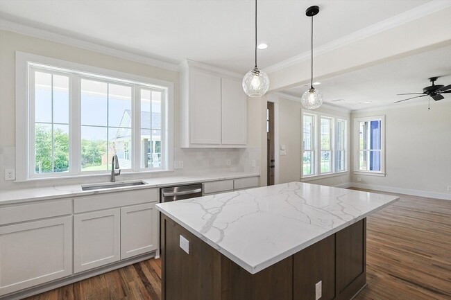 Building Photo - 510 Woodside Trl