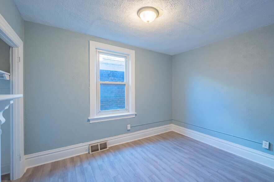 Building Photo - 435 N Graham St