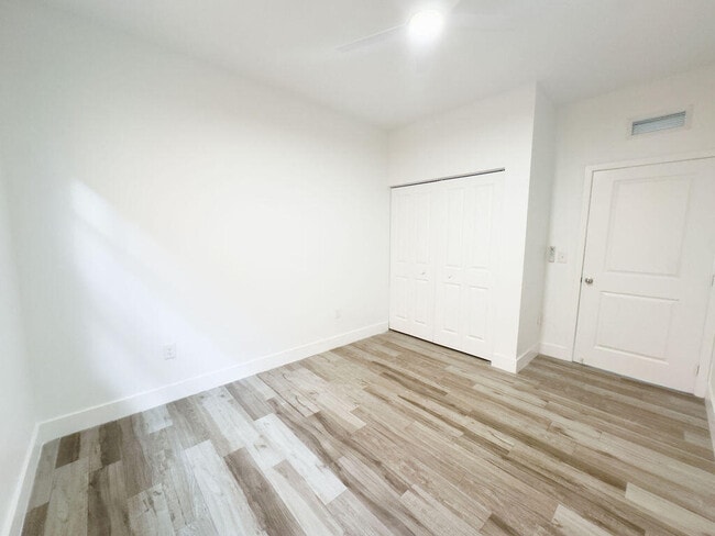 Building Photo - 313 N M St