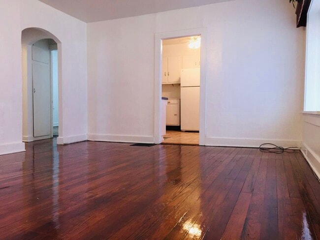 Living room - 3025 Crescent Ave