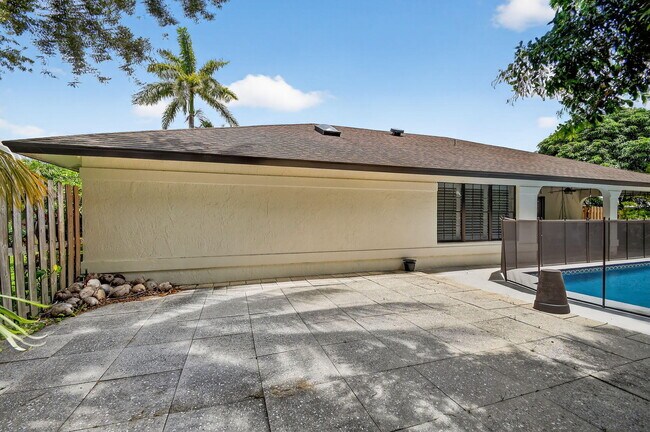 Building Photo - 2700 Yarmouth Dr