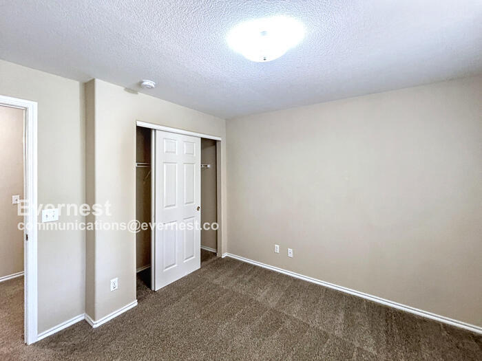 Building Photo - 3732 Riviera Grove