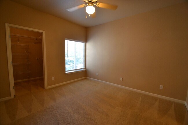 Building Photo - 6924 Ash Creek Heights