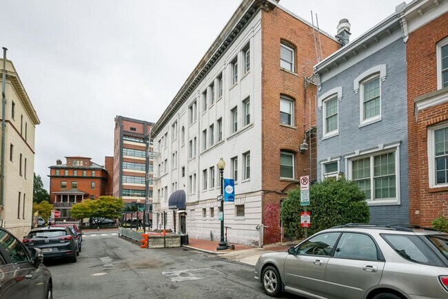 Building Photo - 1421 Hopkins St NW