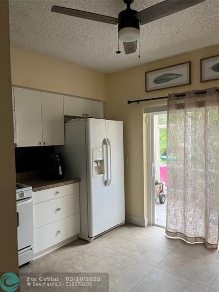 Building Photo - 8012 Sanibel Dr