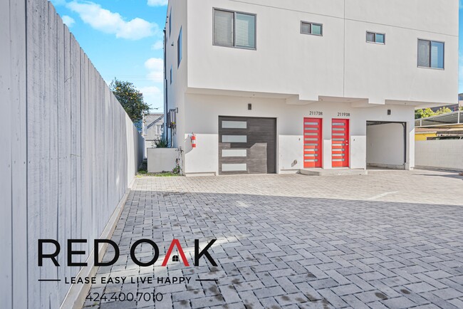 Building Photo - Spacious Four Bedroom with Loads of Natura...