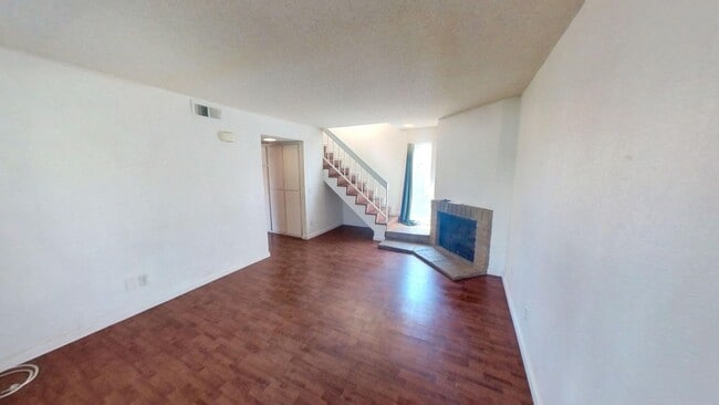 Building Photo - Charming 3 bedroom 2.5 bath Townhome in Co...