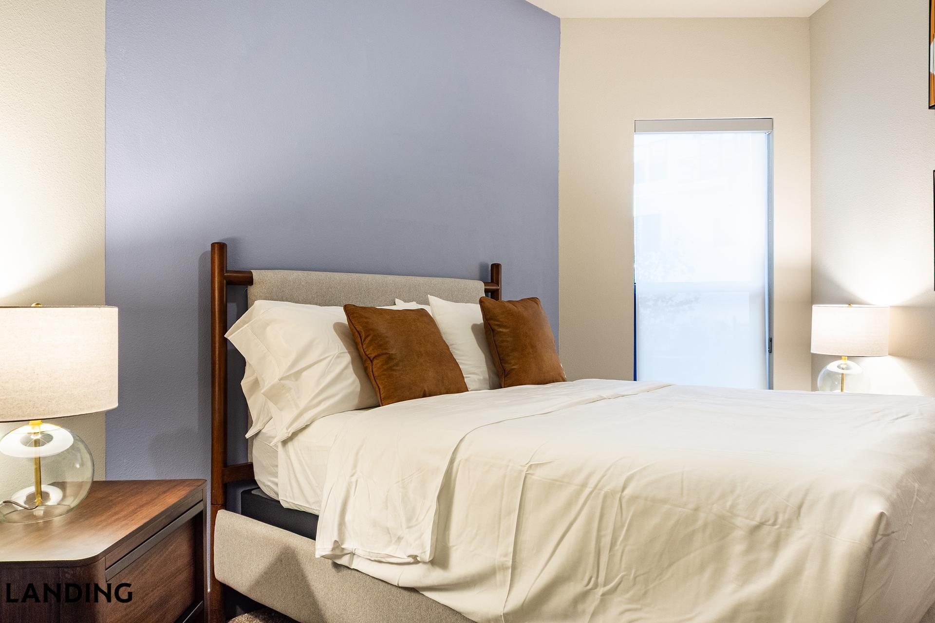 Building Photo - 415 E 2nd St S