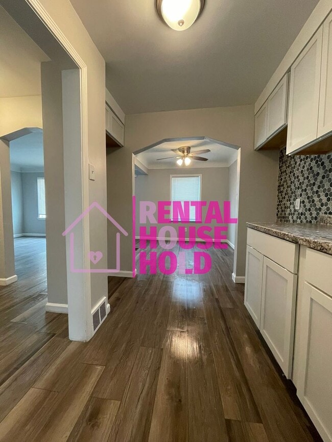 Building Photo - Security Deposit Slashed in Half just $500...
