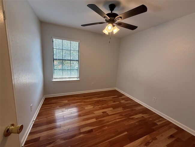 Building Photo - 4330 Meadow Springs Dr