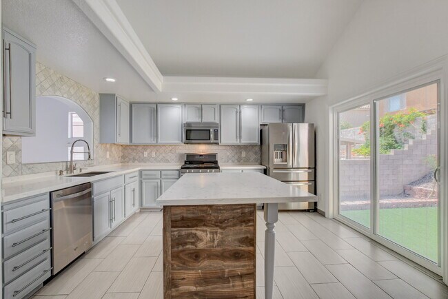 Building Photo - Recently Remodeled 3 Bedroom 2 Bathroom Town House