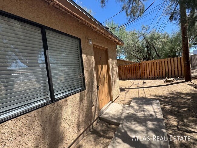 Building Photo - 506 N Iroquois Ave