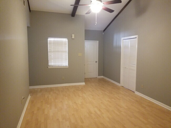 Building Photo - 3 BD, 2 BA, Home in Jacksonville