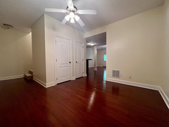 Building Photo - 304 Villa View Dr