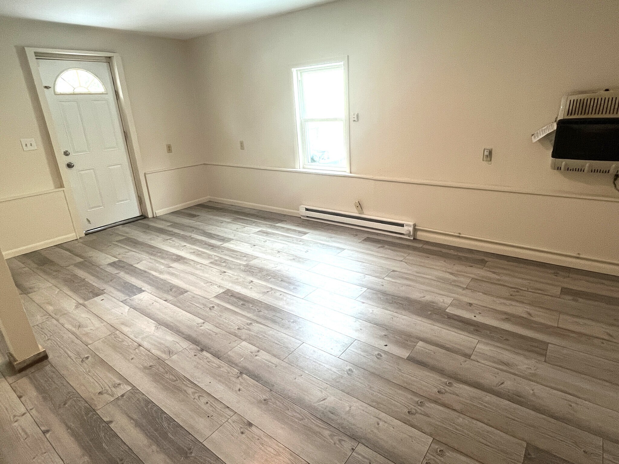 Building Photo - 551 E 12th St