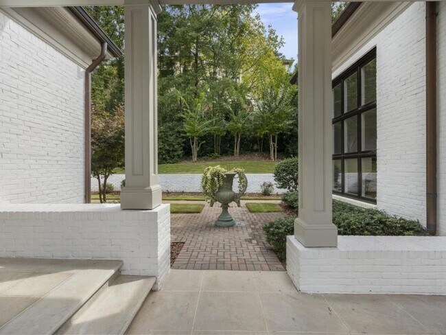 Building Photo - 997 Davis Dr NW